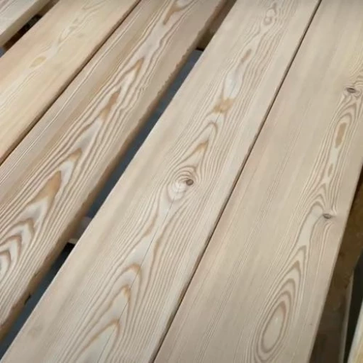 Доска террасная лиственница гладкая 34*120*3000, сорт ВС (0,36м2)